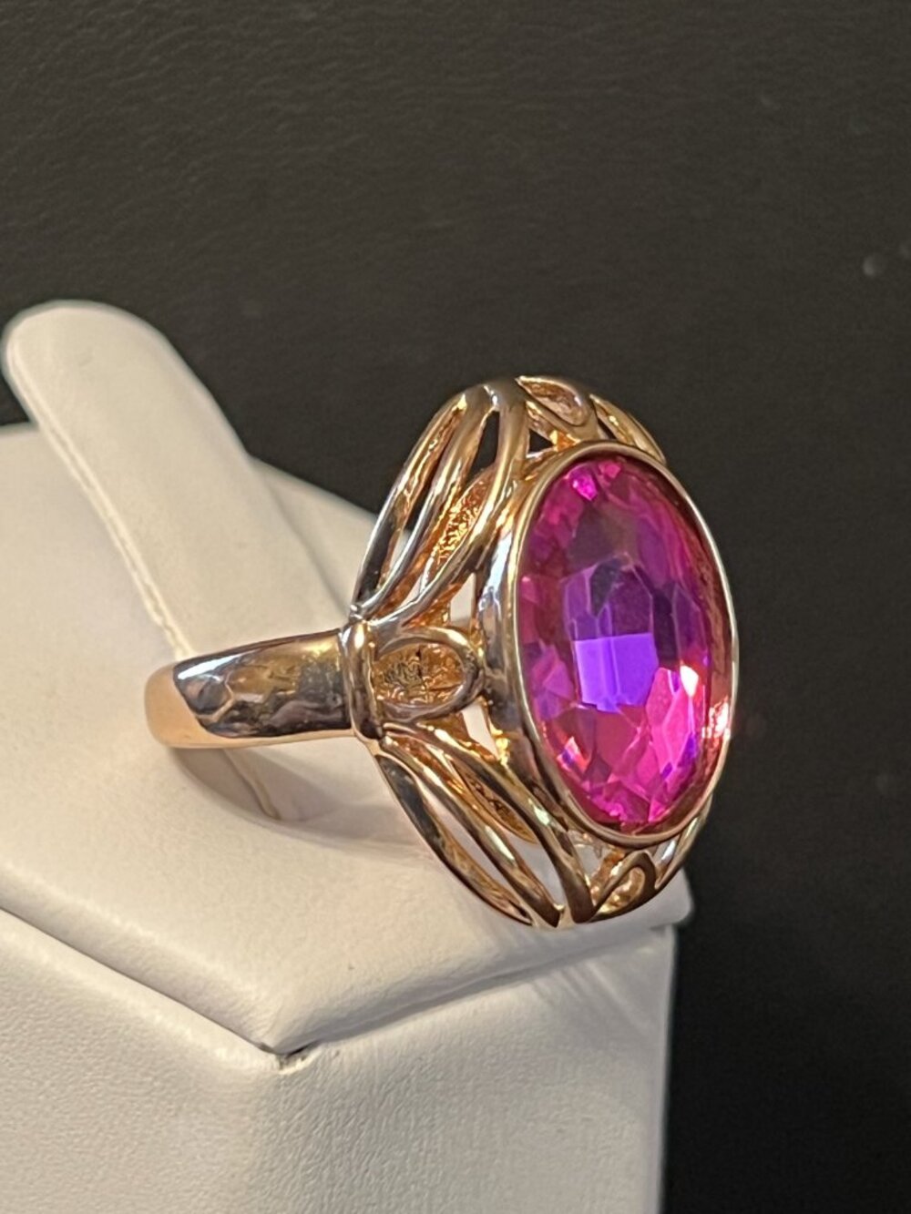 Rose Goldtone Simulated Pink Violet (Magenta) Ring Size 7.5 (376) - Picture 2 of 2